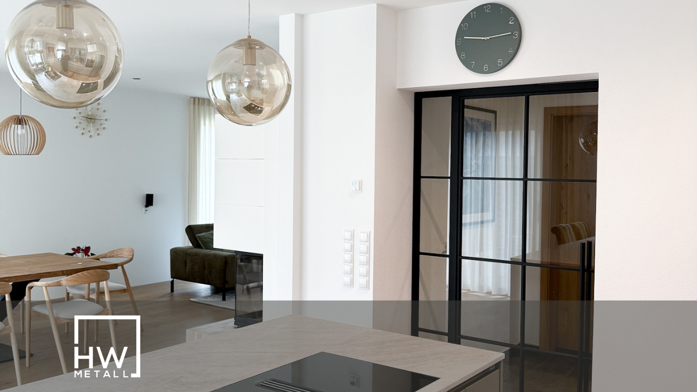 Moderne Lofttür aus Stahl und Glas von HW Metall – die richtige Türlösung für stilvolle Wohnräume mit Schiebe-, Pivot- oder Drehtür-System.