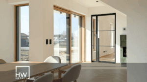 Maßgefertigte Lofttüren aus einer Hand von HW-Metall, regional gefertigt und professionell montiert, moderne Industrieoptik in einem hellen Wohnraum.