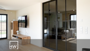 Eine Lofttür mit getöntem Glas um zu zeigen wie verschiedene Glasarten bei Lofttüren auf den Raum wirken